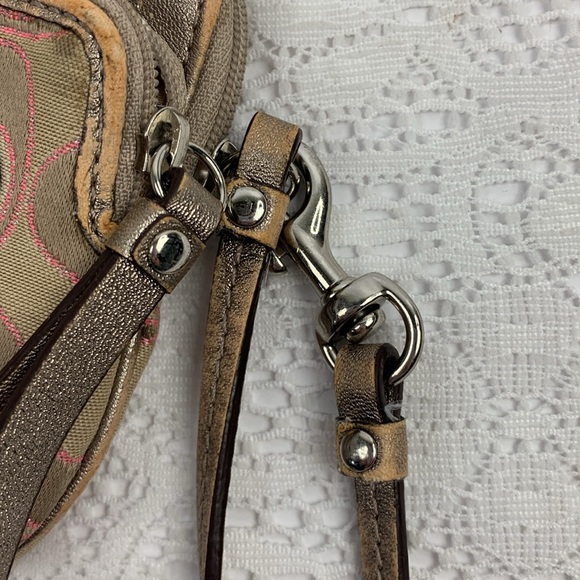 Coach Signature C Canvas Leather Wristlet Wallet Zip Close Tan Pink silver Strap - Picture 5 of 15